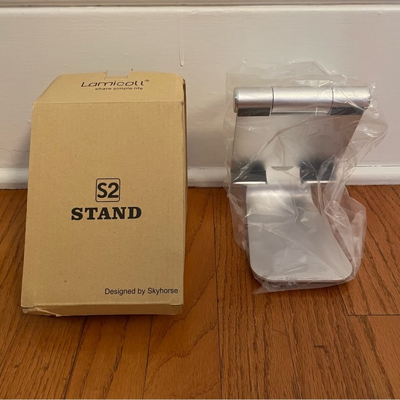 BNIB Adjustable Lamicall Phone and Tablet Stand (5-13 inch) - Silver - Picture 13 of 13